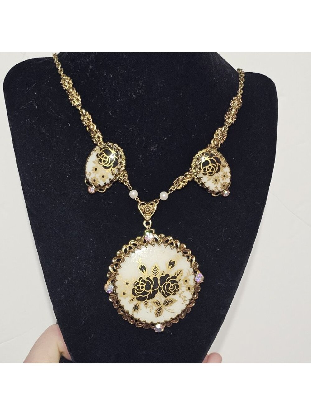 (600) Vintage Clip Earrings Set West Germany Pendant Necklace Elegant Black Gold